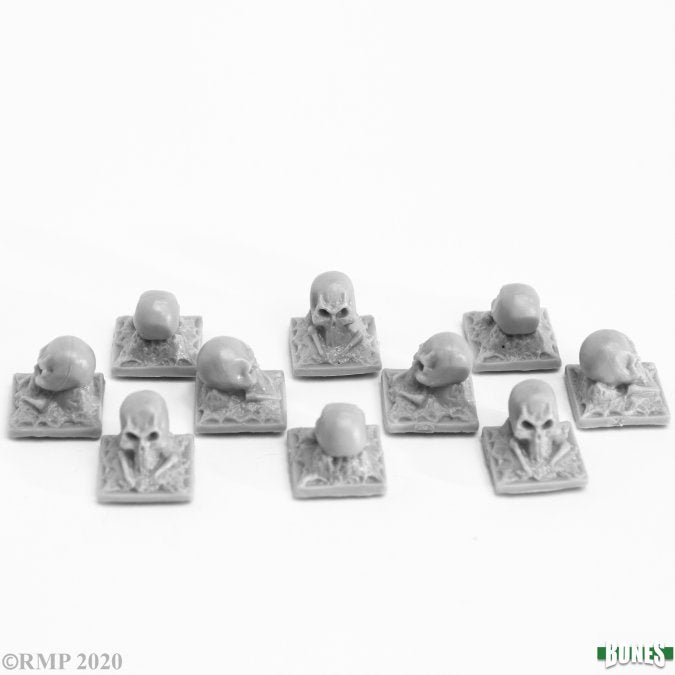 Graveyard Finial: Skulls